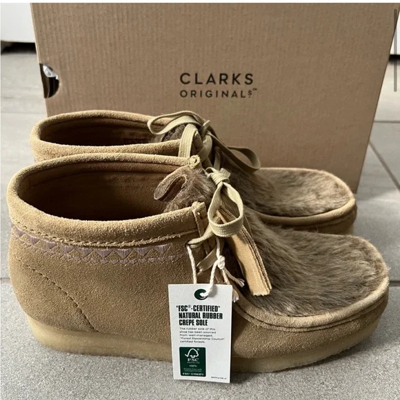 Clarks Wallabee Ankle Boot Women's
SZ 10 M Tan NEW $170 Fur Accent Suede Lace Up - Picture 3 of 10